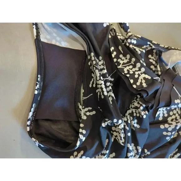 Tommy Hilfiger Women's One Piece Swimsuit V-Neck Ruffle‎ Trim Size M - Picture 9 of 9